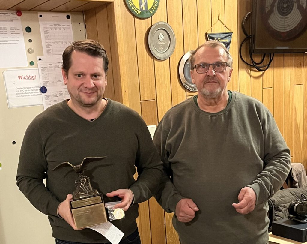 Kreismeister Steffen Wagner (li.) mit Kreisschießobmann Bernward Wagner